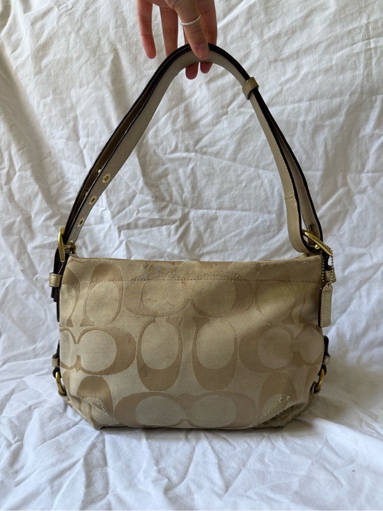 Coach Handbags - vintage y2k coach shoulder bag in light gold/champagne color